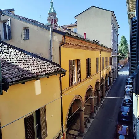 Bright Cozy Apartament